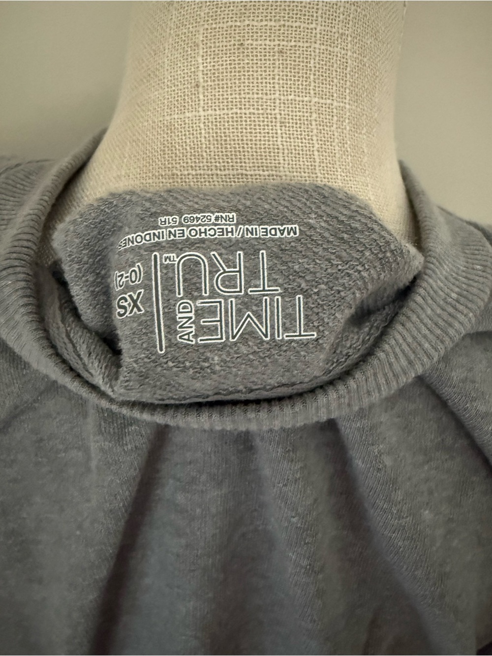 Time and Tru Gray Crewneck Pullover - Picture 5 of 6